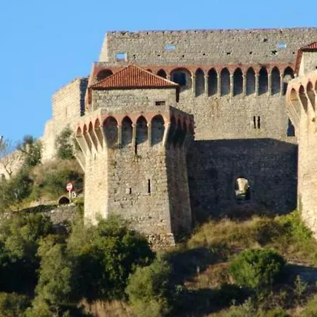Сasa de vacaciones Charming House In With Mountain View