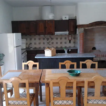 בית נופש Charming House In With Mountain View אלקובאקה